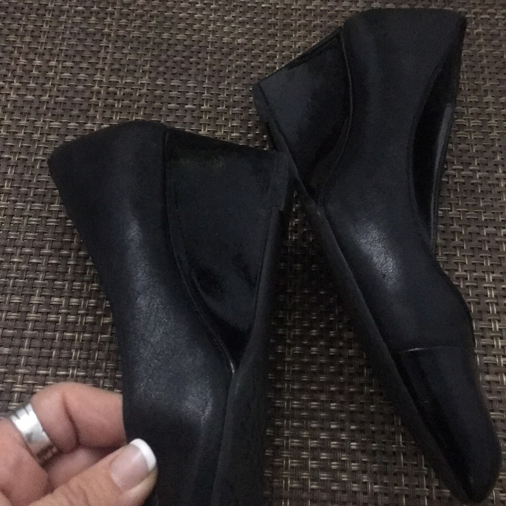 Shoes - Picture 4 of 6